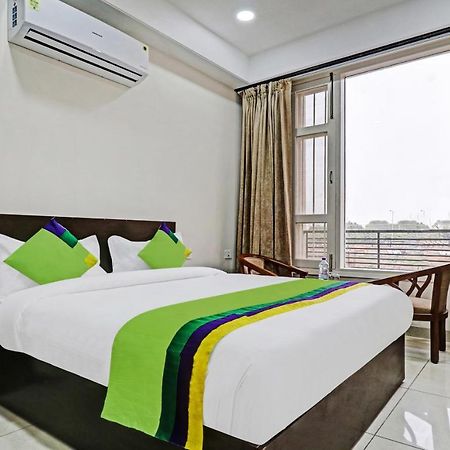 Treebo Kamron Regency Sector 80 호텔 Mohali 외부 사진